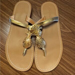 🐬Like NEW Lily Pulitzer Gold Pineapple Embellished Sandals -Women’s Size 9🐬